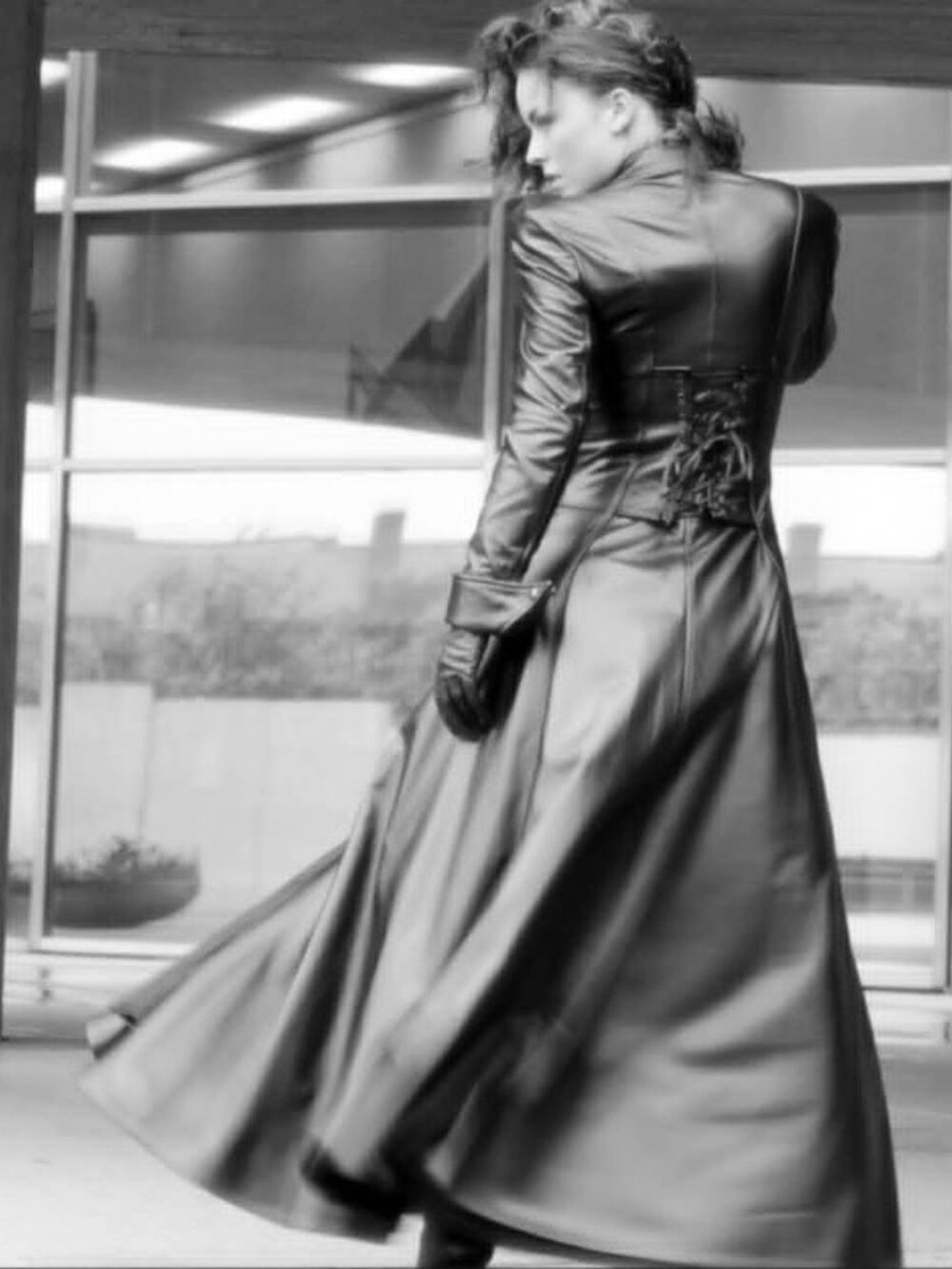 Northbound Leather corset coat - Picture 4 of 5